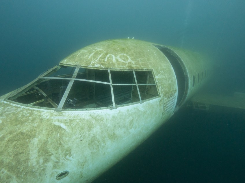 Challenger 600 Airplane Dutch Springs, Bethlehem, PA, © 2016 Bob Hahn, ON-D/E-M1 OLYMPUS M.7-14mm F2.8 at 7 mm, ISO 800 Exposure: 1/60@f/13